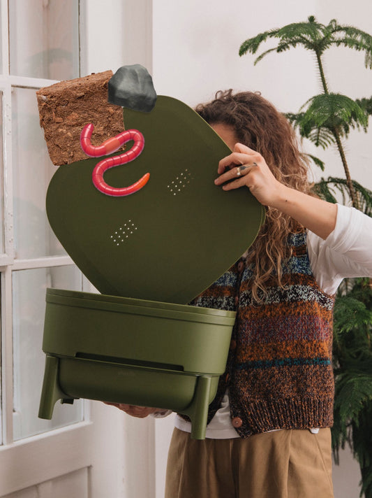 Sada vermikompostéru + násady žížal + substrátu + biouhlu