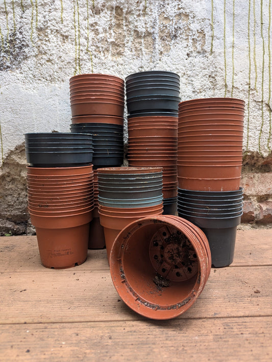 Použitý plastový květináč ZDARMA