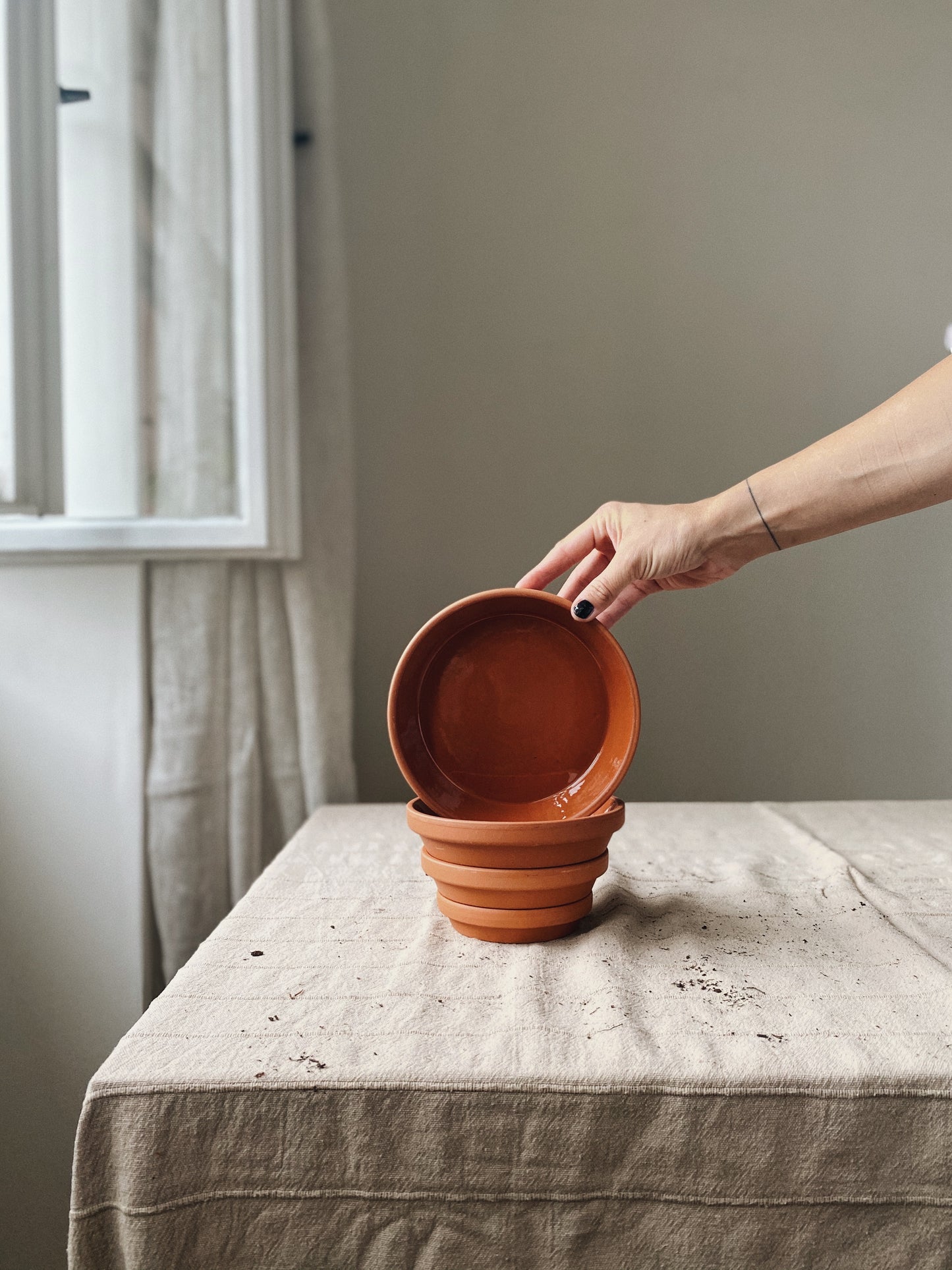 Terakotová podmiska pod květináč s průměrem 9 cm