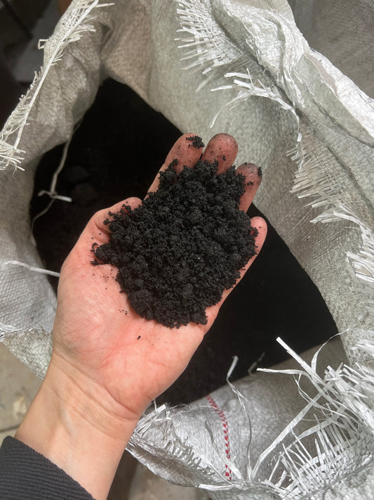 Biouhel nasycený výluhem z kompostu