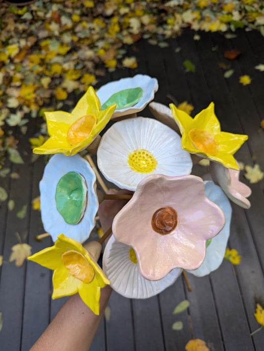 Pítko pro včely - keramická květina