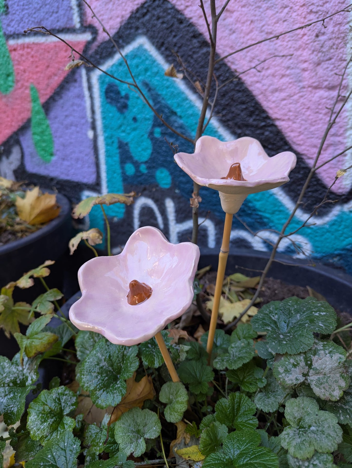 Pítko pro včely - keramická květina