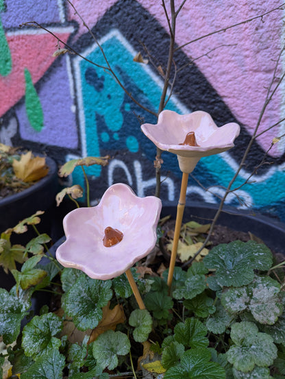 Pítko pro včely - keramická květina