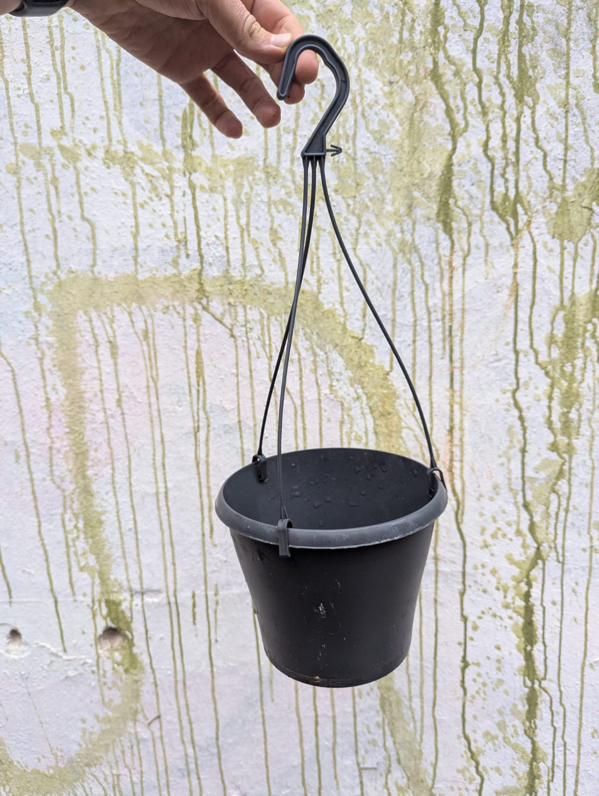 Použitý závěsný květináč ZDARMA